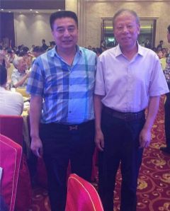 許寶平董事長(zhǎng)與全國(guó)裝飾協(xié)會(huì)李秉仁會(huì)長(zhǎng)合影