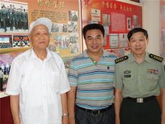 許寶平董事長(zhǎng)慰問軍區(qū)老干部