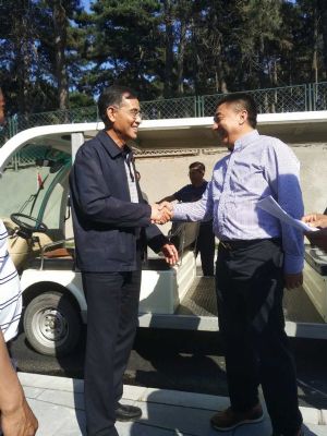 董事長(zhǎng)與副市長(zhǎng)張景輝合影