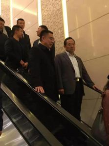仕龍集團(tuán)許寶平與市委書(shū)記張雷一起探討工作
