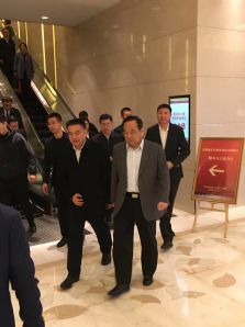 仕龍集團(tuán)許寶平與市委書記張雷一起探討工作