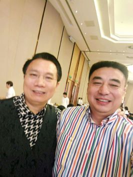 仕龍集團(tuán)董事長許寶平與紅星美凱龍董事長車建新合影