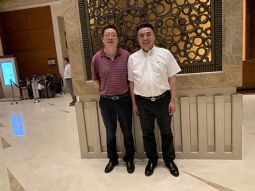 許寶平與人民日?qǐng)?bào)上海分社社長(zhǎng)孫健合影