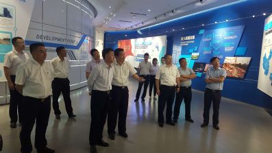 許寶平與張小兵、吳翔等一行參觀泰州國家醫(yī)藥高新技術(shù)產(chǎn)業(yè)開發(fā)區(qū)
